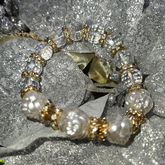 Fashion Jewelry I Clear White & Pearl I Fire Fly Pebble I Bracelet - Picture 3 of 3